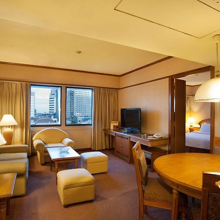 Elmi Hotel Surabaya Exterior photo