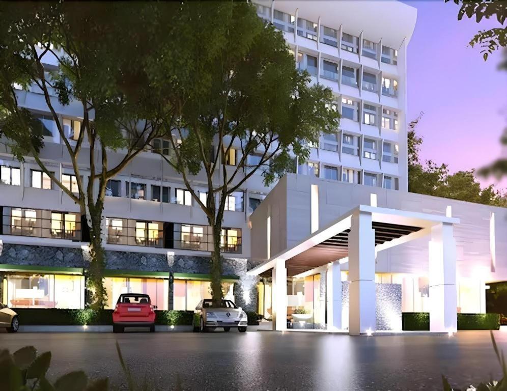 Elmi Hotel Surabaya Exterior photo
