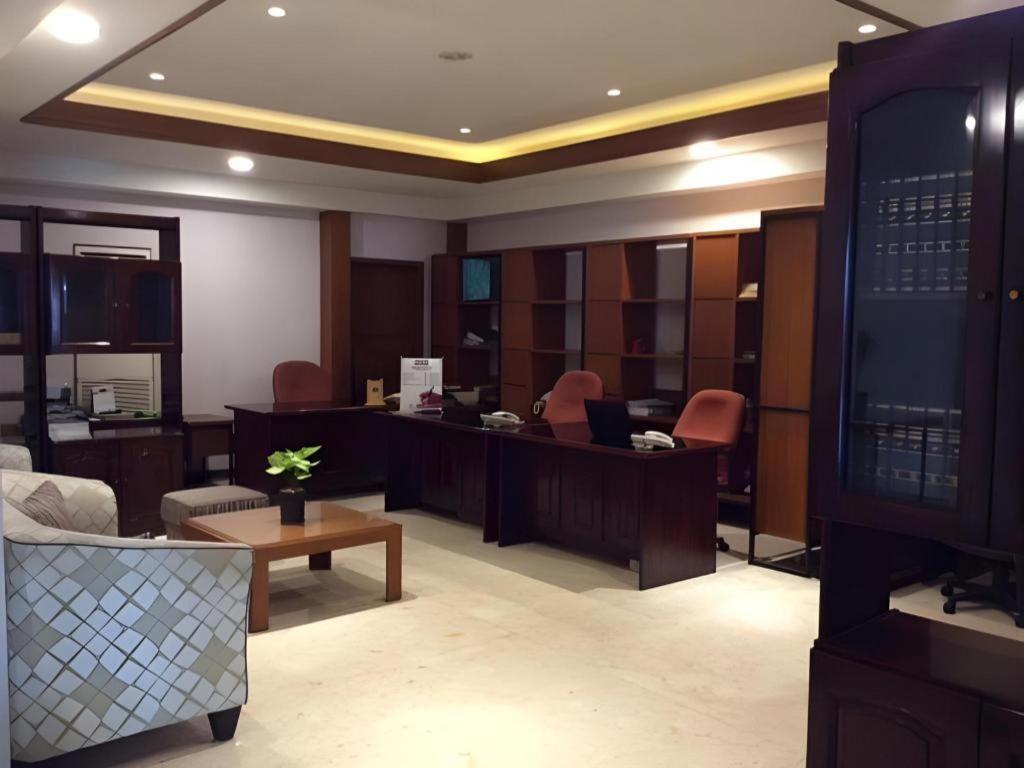 Elmi Hotel Surabaya Exterior photo