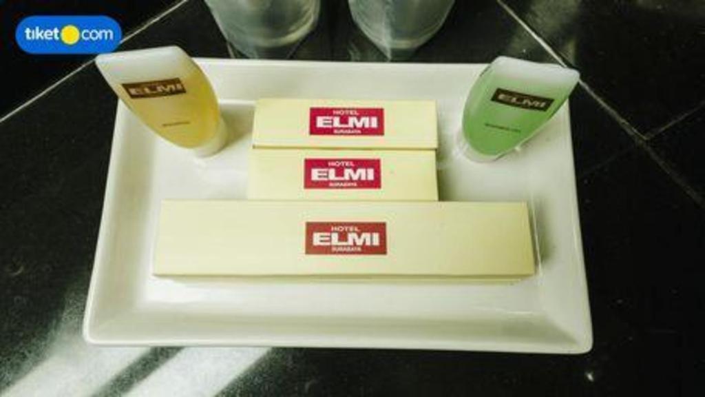 Elmi Hotel Surabaya Exterior photo
