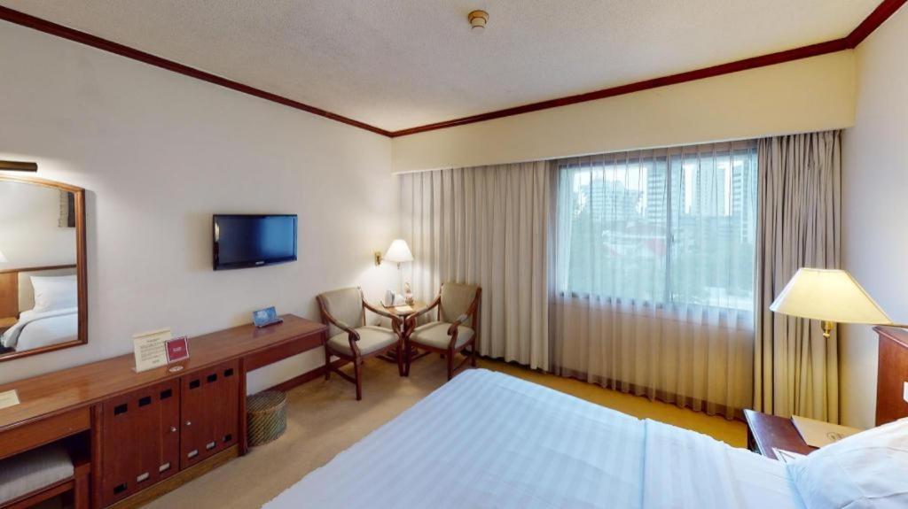 Elmi Hotel Surabaya Exterior photo