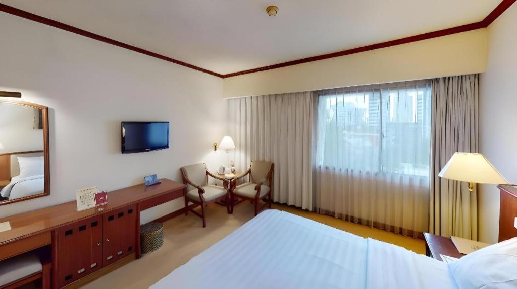Elmi Hotel Surabaya Exterior photo
